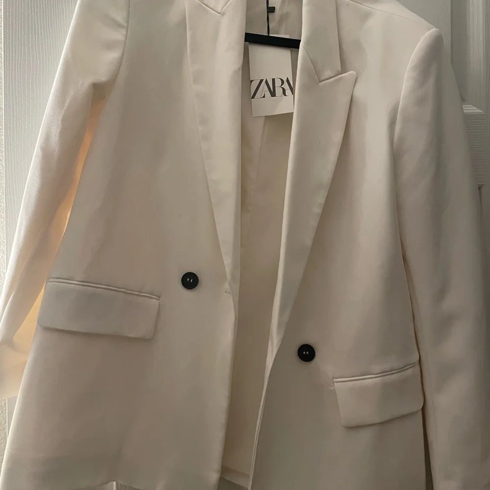 White blazer - Picture 8 of 16
